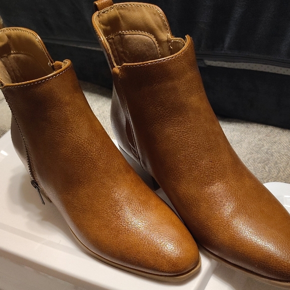 Wonderly Tan Ankle Booties - Picture 2 of 5